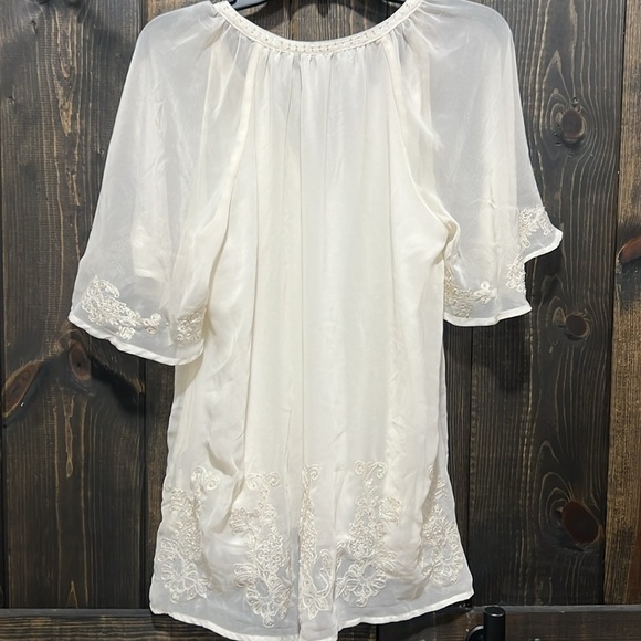 BKE Boutique Boho Top S Beaded Embroidered Flare Sleeve Sheer Cream Floral Y2K - Picture 7 of 13